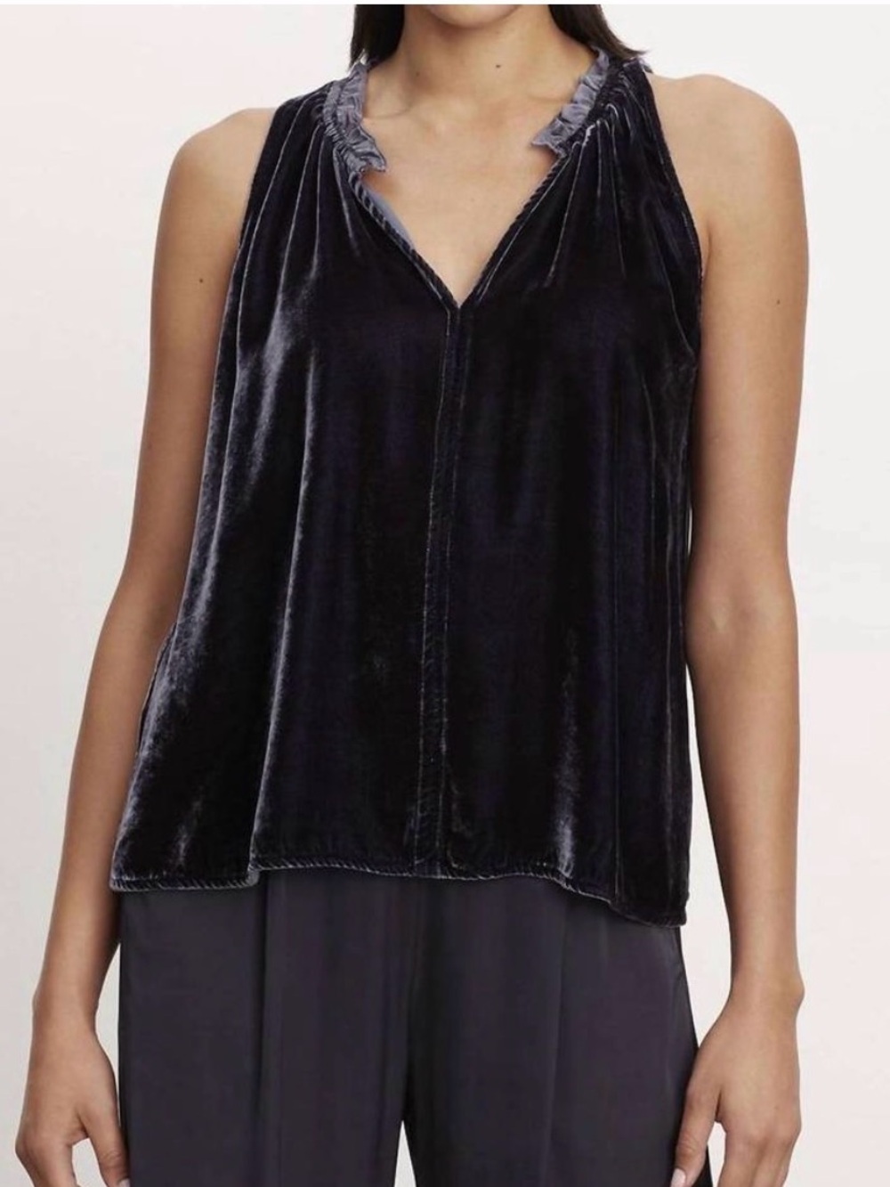 NEW VELVET BY GRAHAM & SPENCER prima velvet top in navy Large